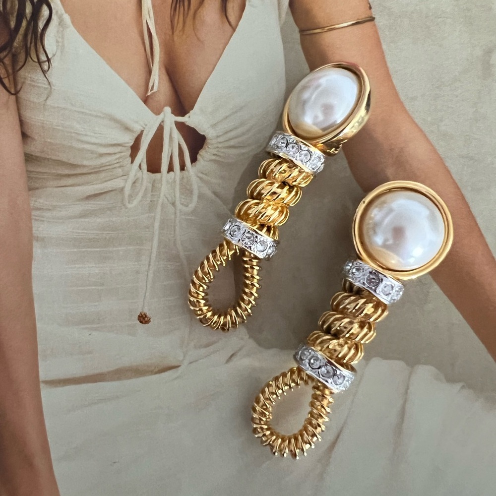 Vintage VALENTINO Elegant Gold Tone Pearl Clip Earrings